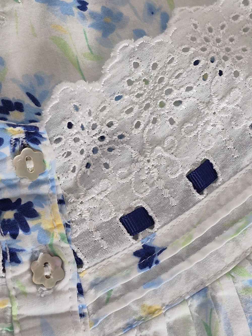 Eileen West "Ditsy" Floral Sleevelees Short Cotton Lawn Nightgown - Picture 6 of 12